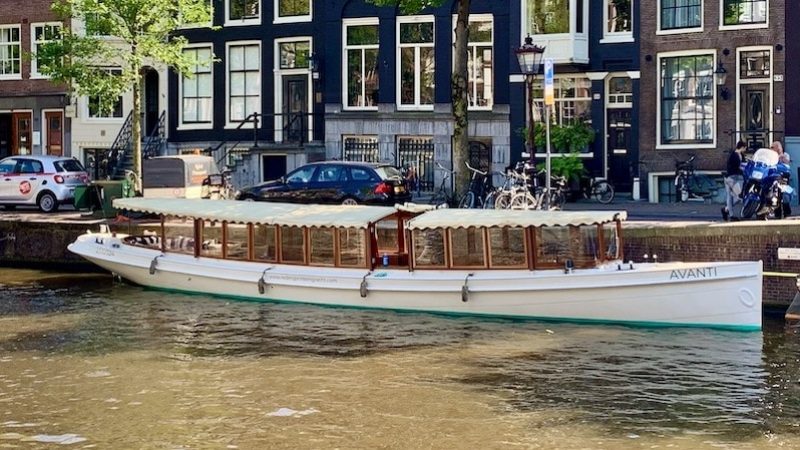 Amsterdam grachtenfahrt privat boot Avanti