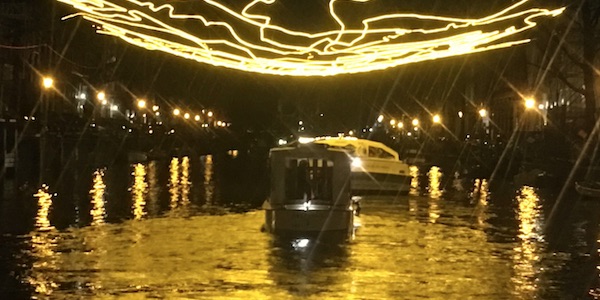 Salonboot Delphine rondvaart Kerst in Amsterdam