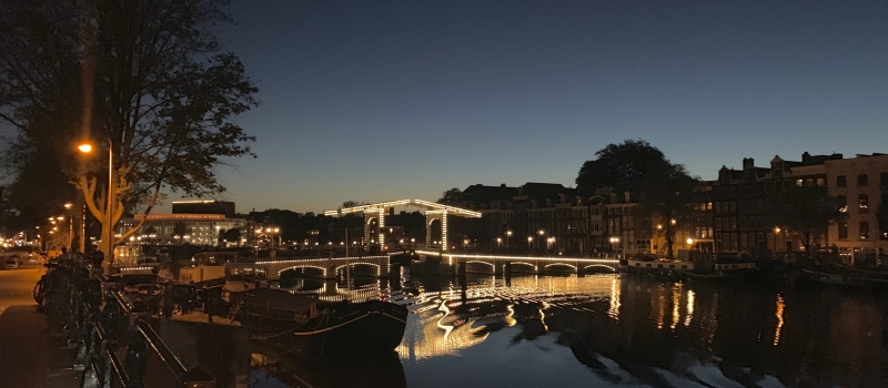 mooie en romantische brug van Amsterdam