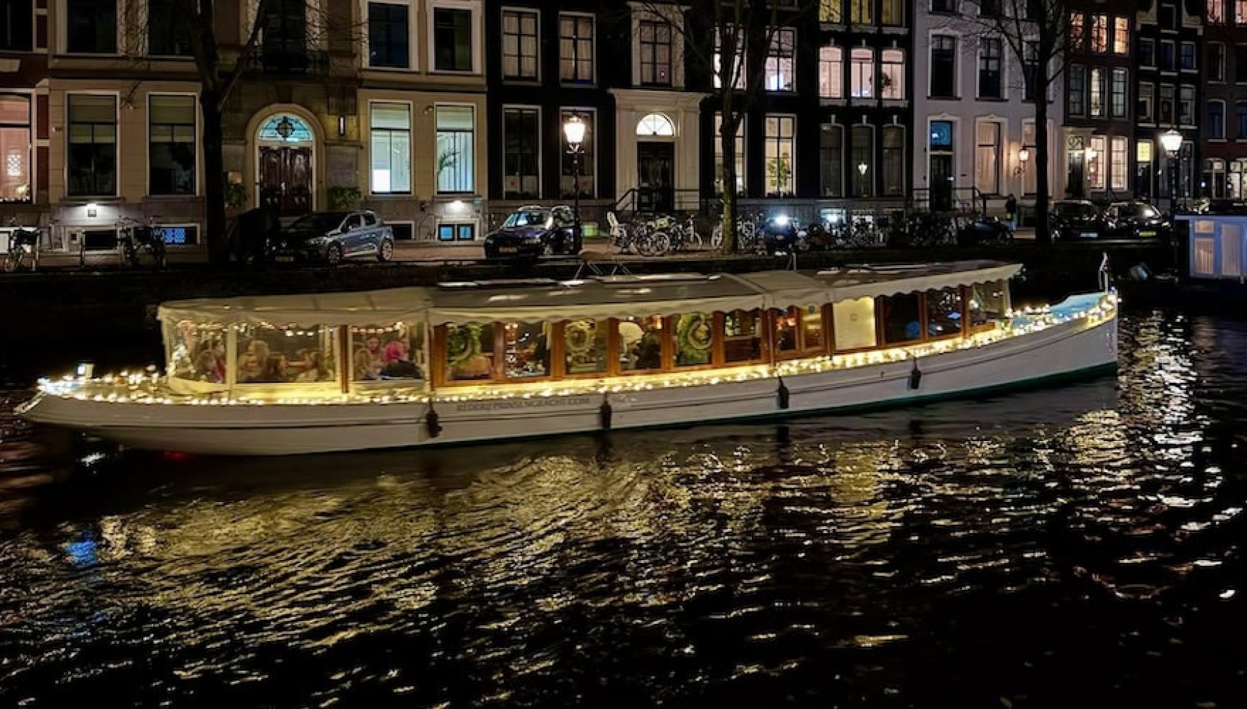 Salonboot Amsterdam Light Festival voor diner of bedrijfsuitje of borrel