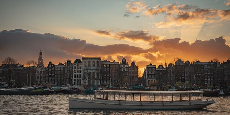 Salonboot huren Amsterdam sunset